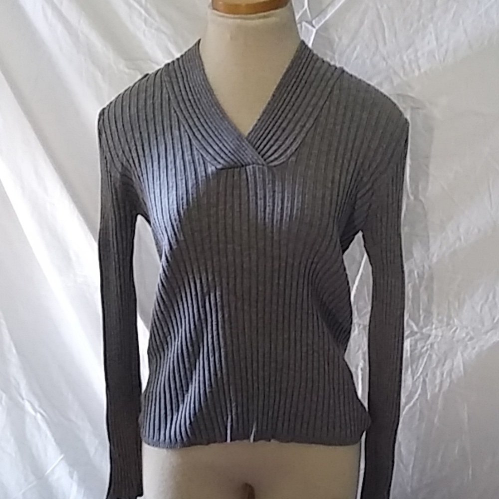 ✨Grey V-Neck George Sweater